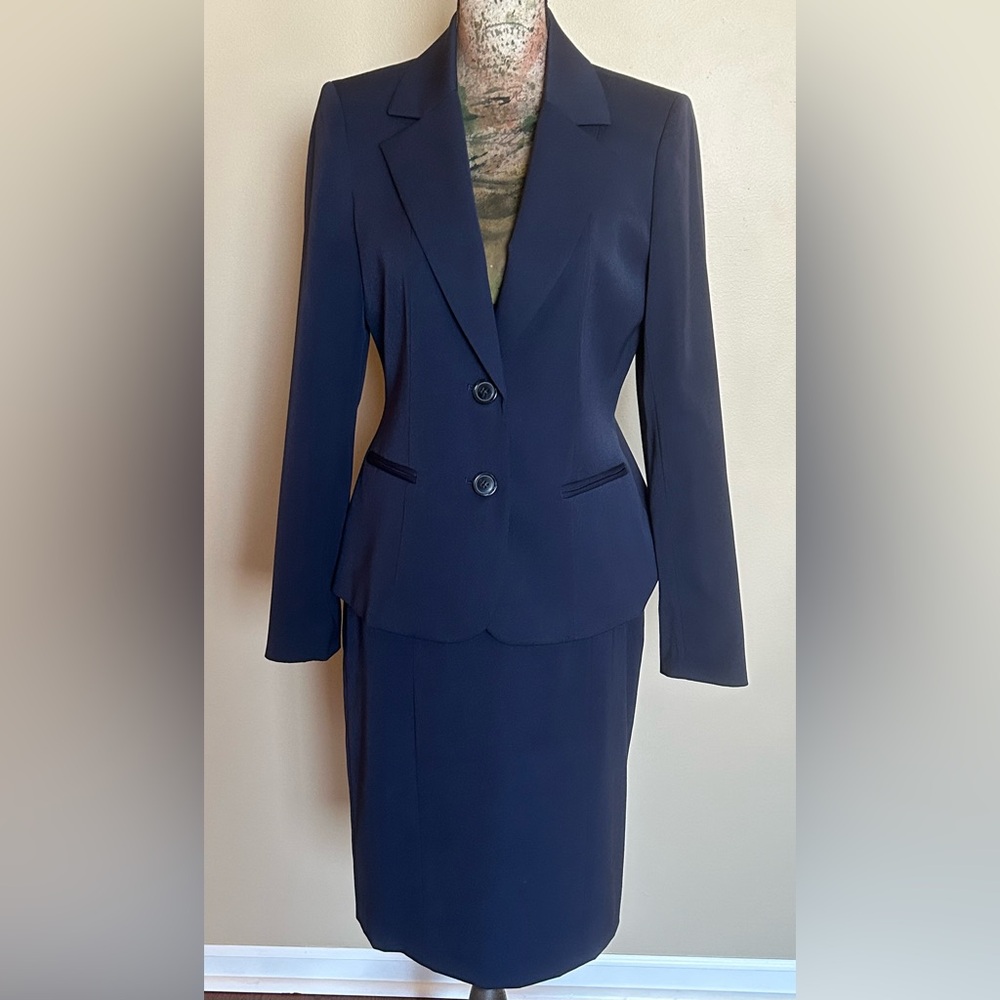 Anne Klein Women's 2 Pc. Dark Navy Stretch Skirt Suit and Blazer Size 6